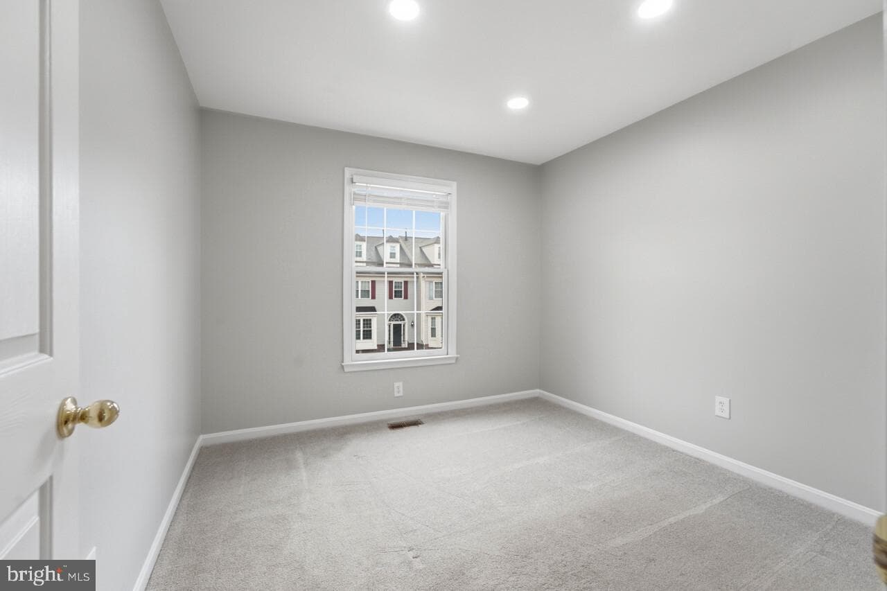 7035 Kings Manor Drive photo 25
