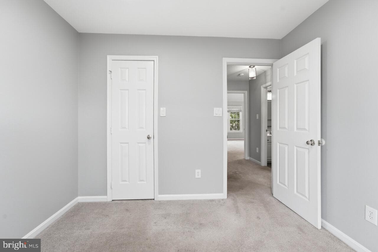 7035 Kings Manor Drive photo 26