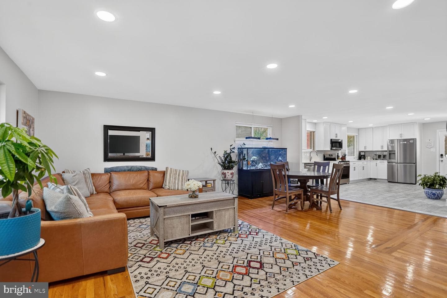 5010 Gainsborough Drive photo 7