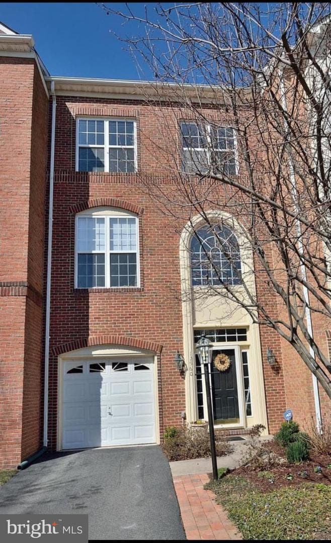 12960 Park Crescent Cir, Herndon