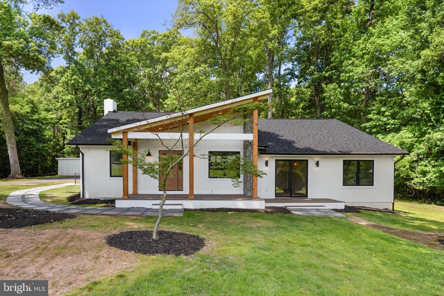 12365 Henderson Road, Clifton