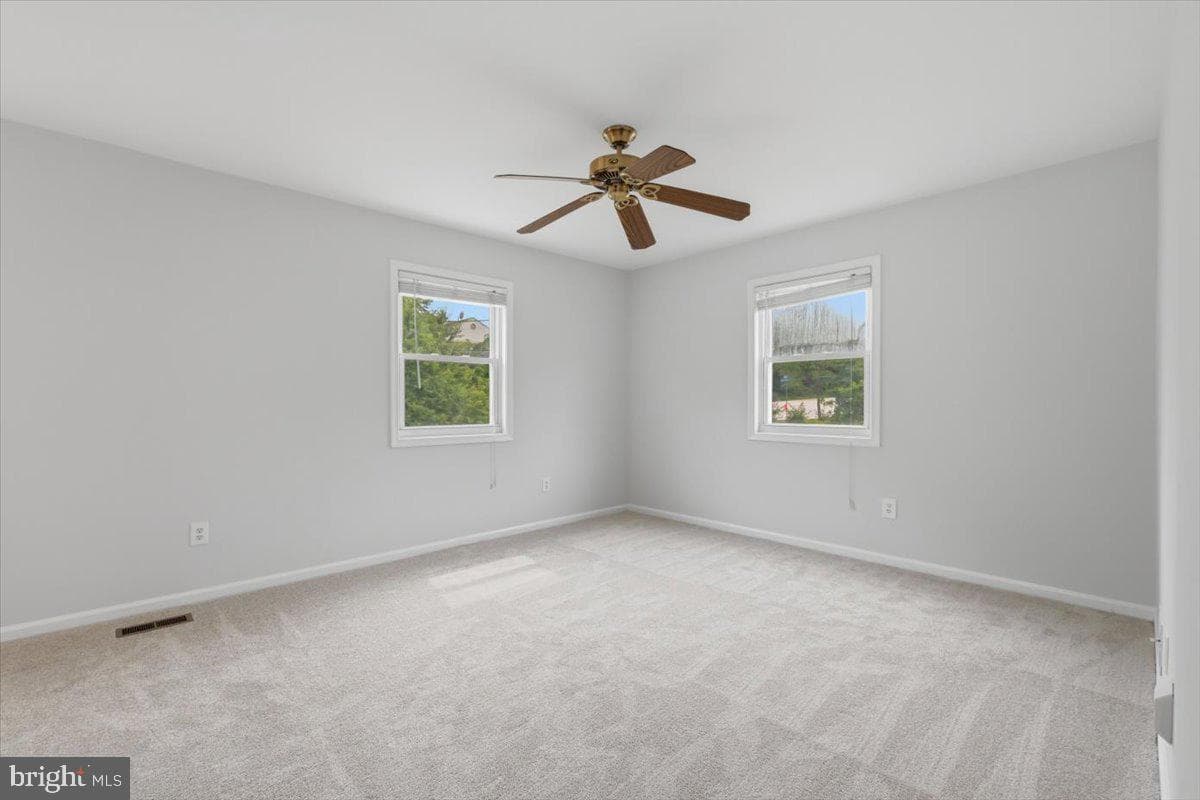 5526 Hollins Lane photo 13