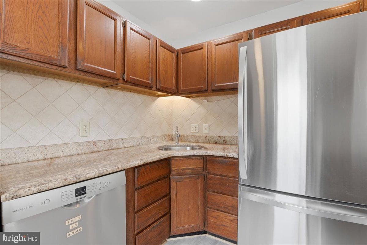 5526 Hollins Lane photo 26