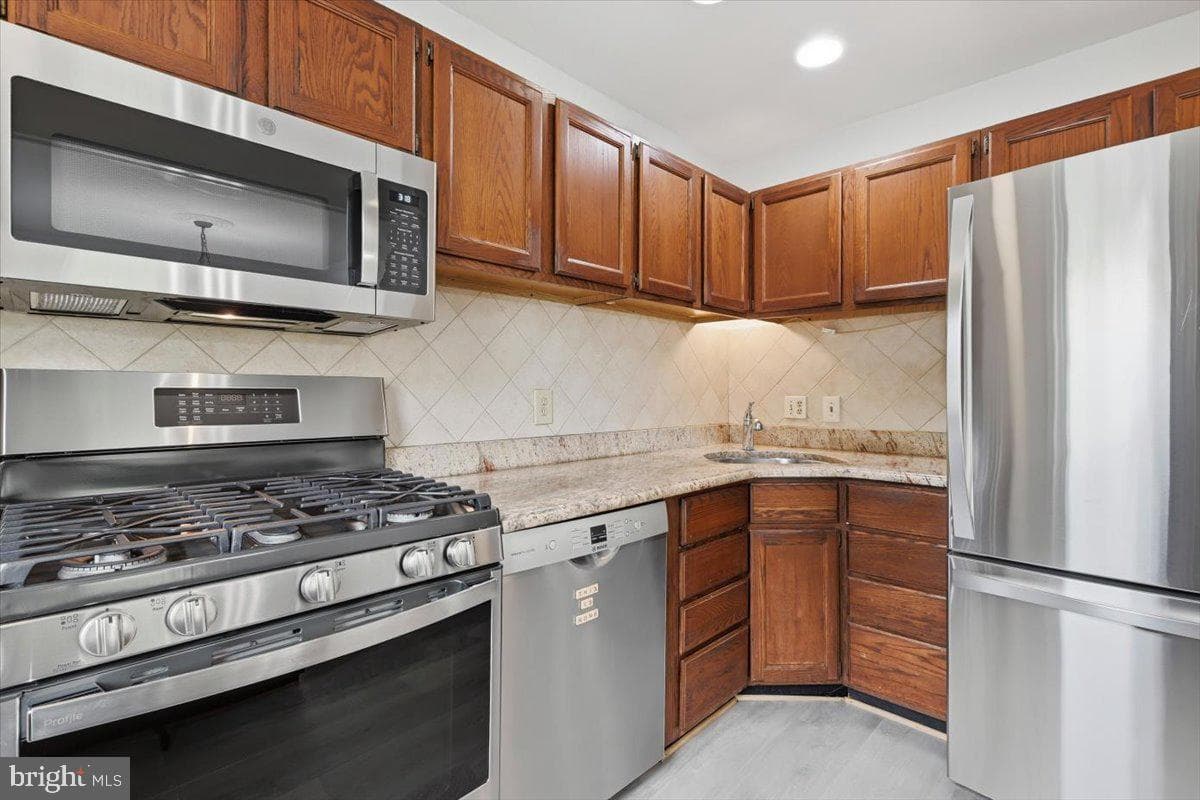 5526 Hollins Lane photo 28