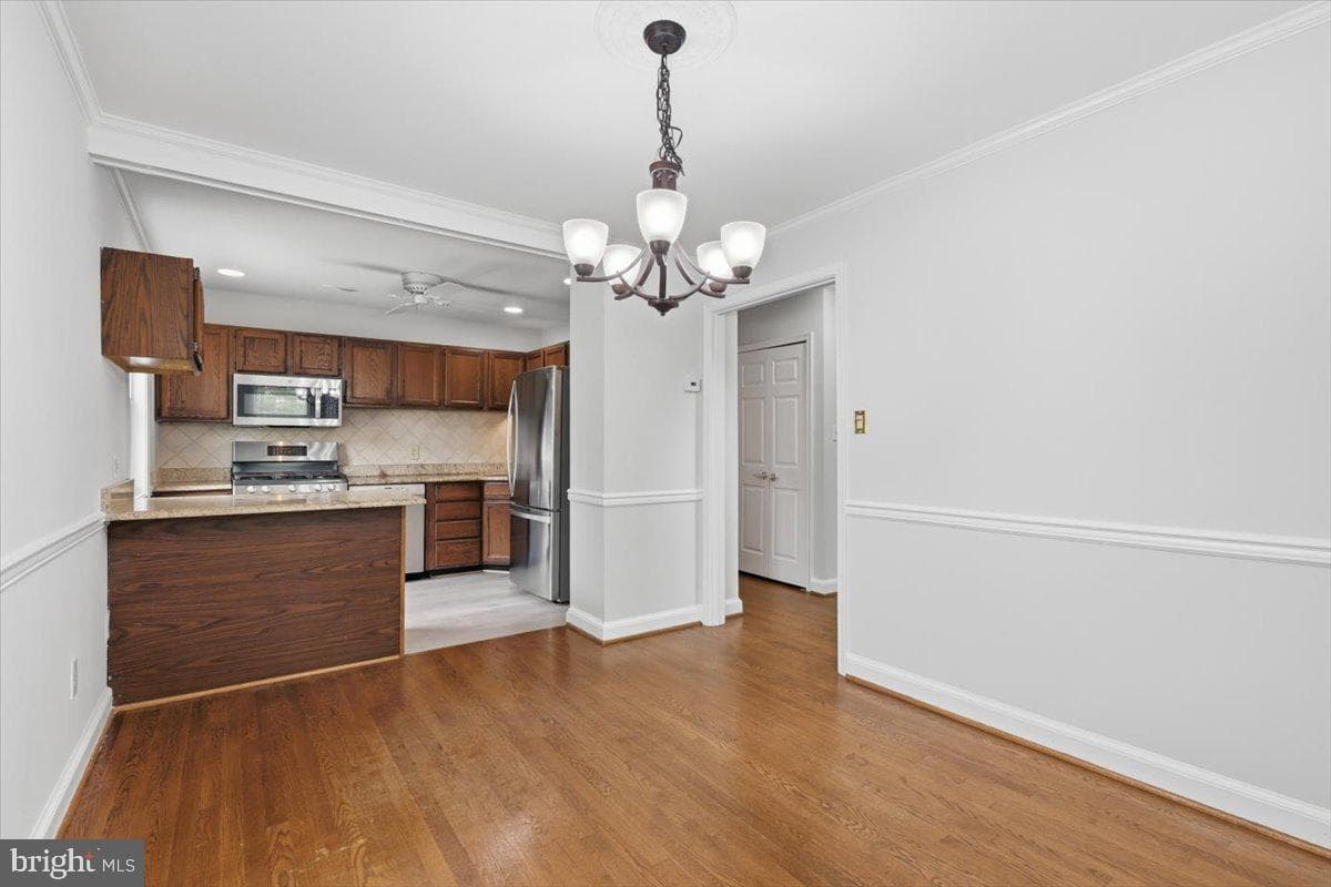 5526 Hollins Lane photo 31