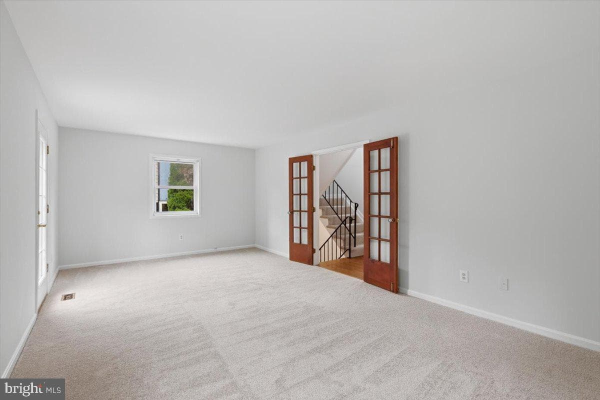 5526 Hollins Lane photo 39