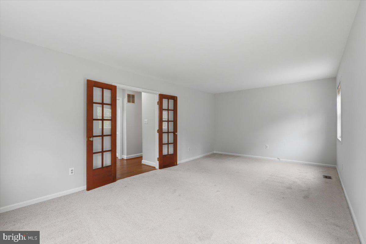 5526 Hollins Lane photo 40