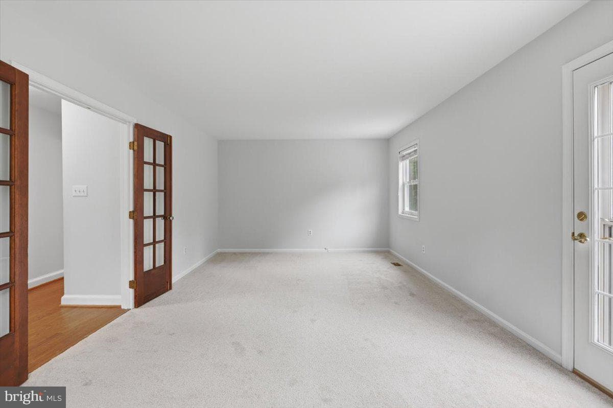 5526 Hollins Lane photo 41