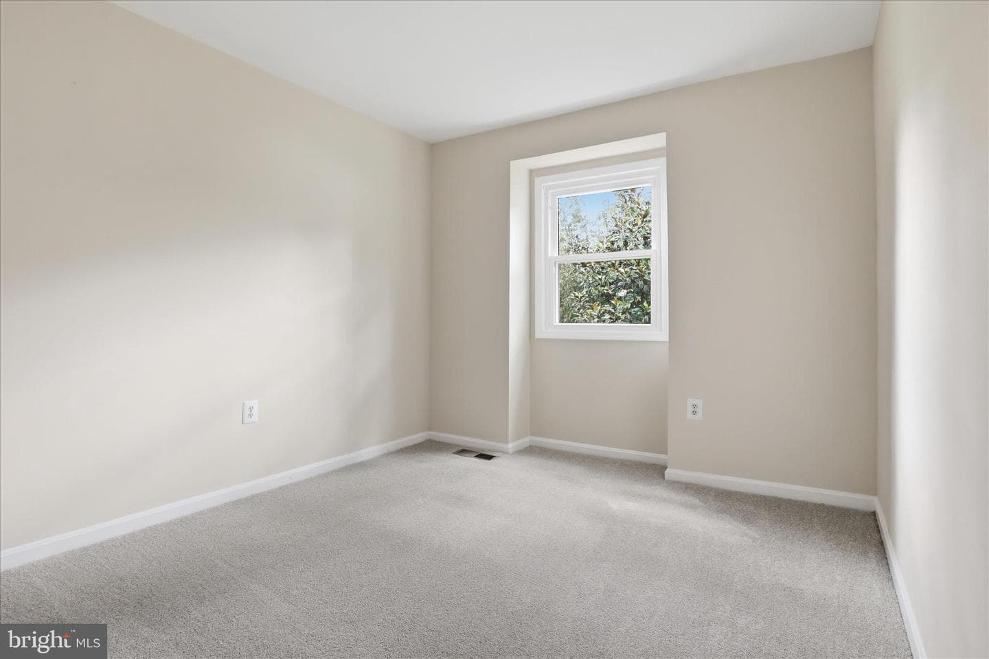 4560 Metro Court photo 21