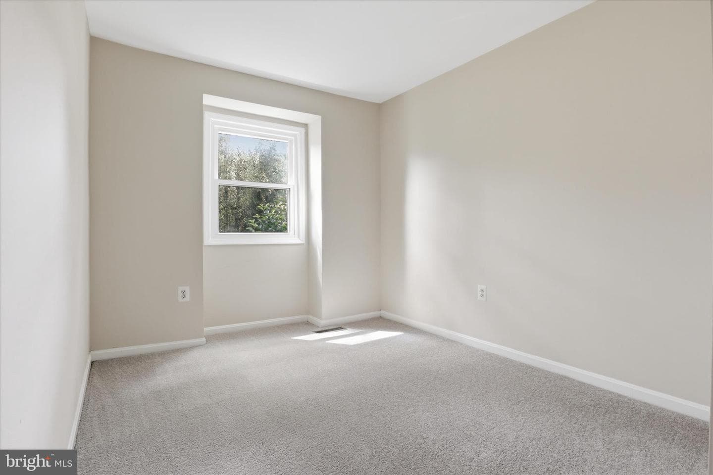 4560 Metro Court photo 23