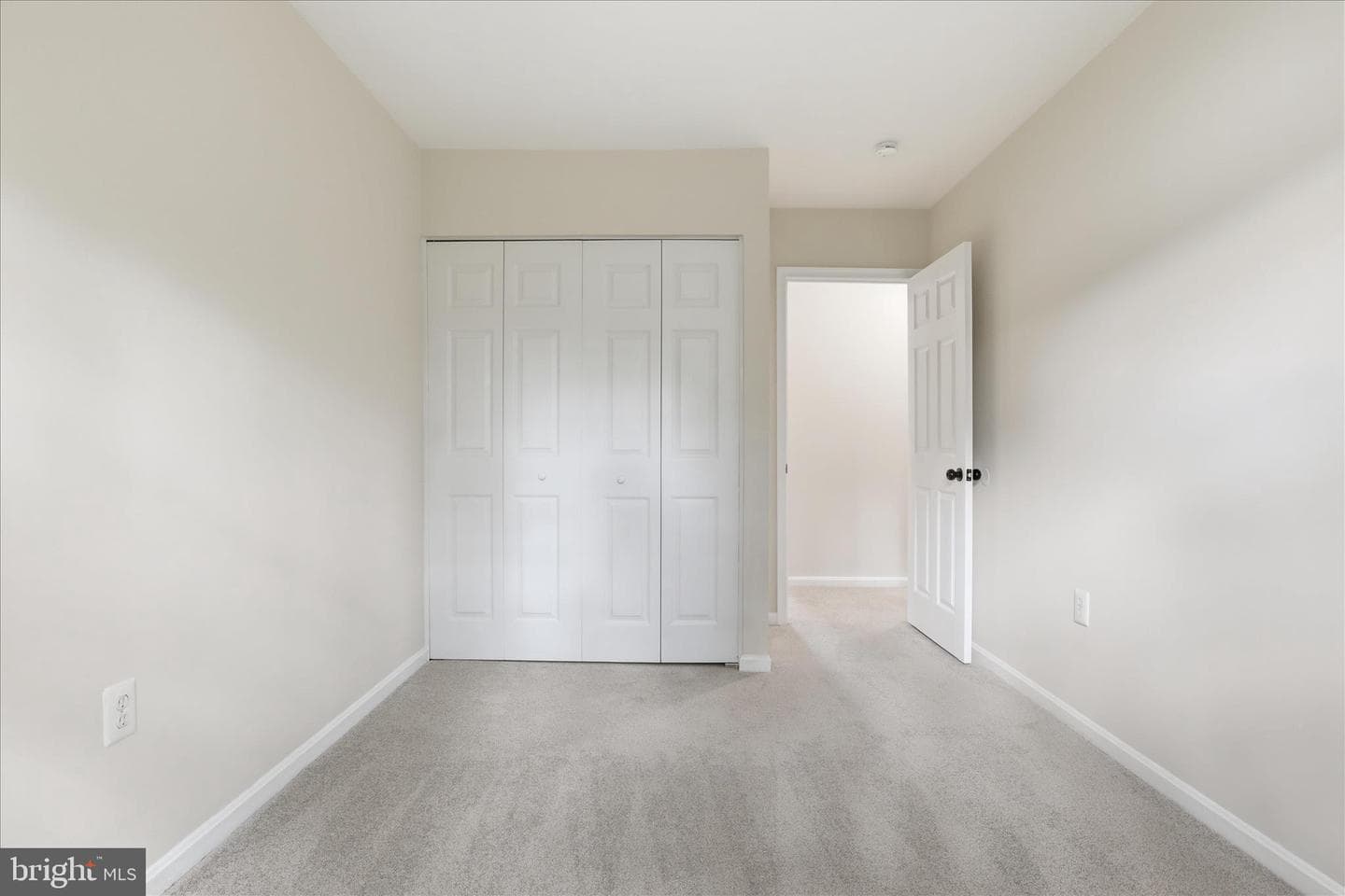 4560 Metro Court photo 24