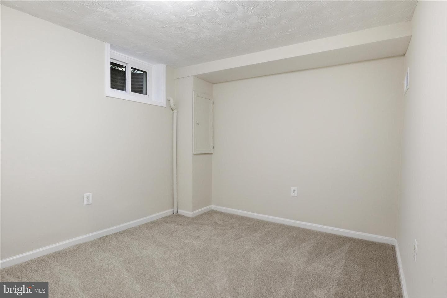 4560 Metro Court photo 28
