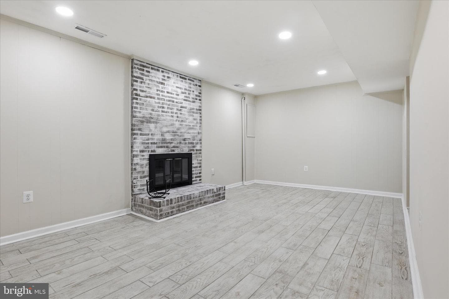 4560 Metro Court photo 29