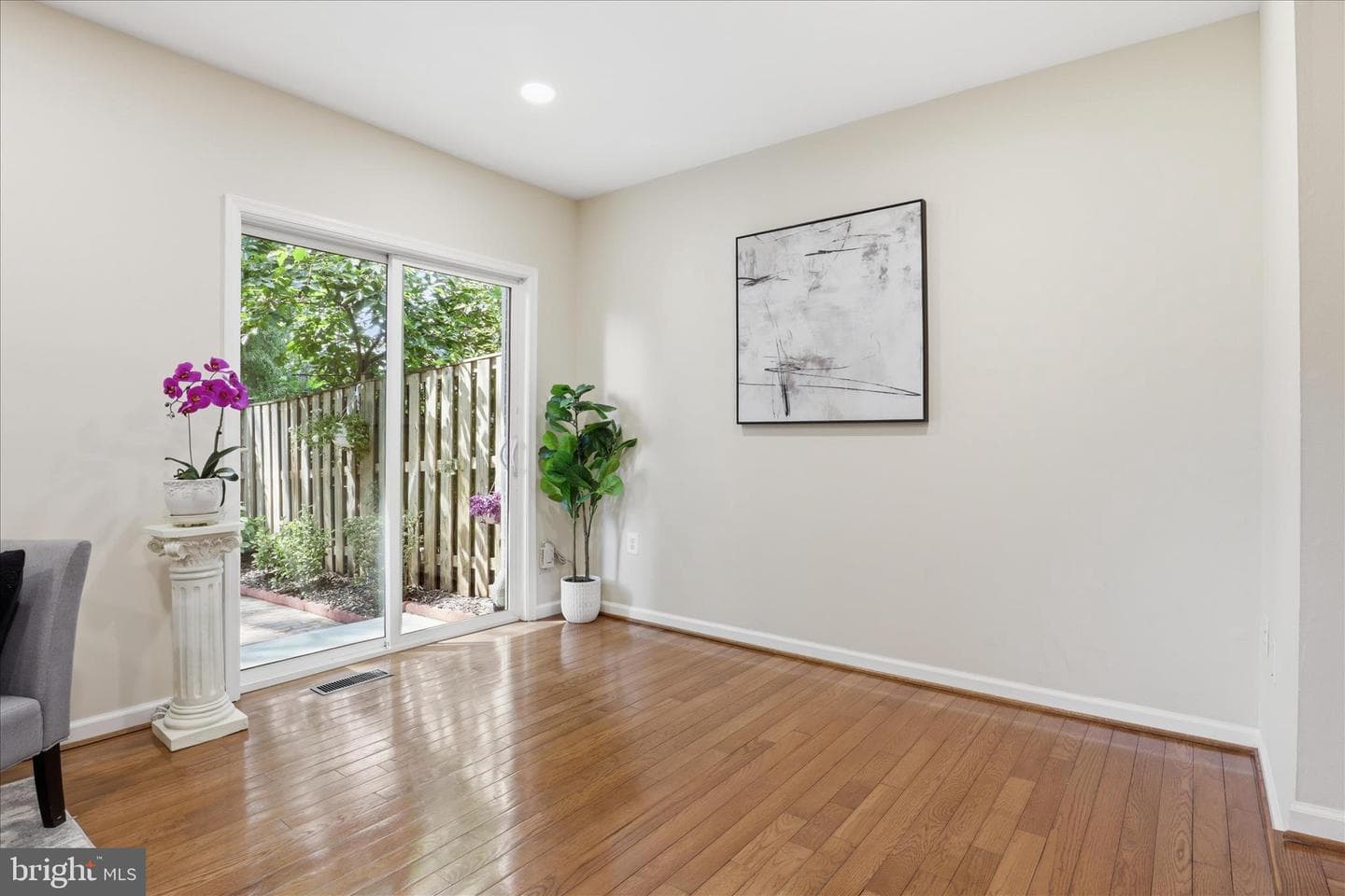 4560 Metro Court photo 7