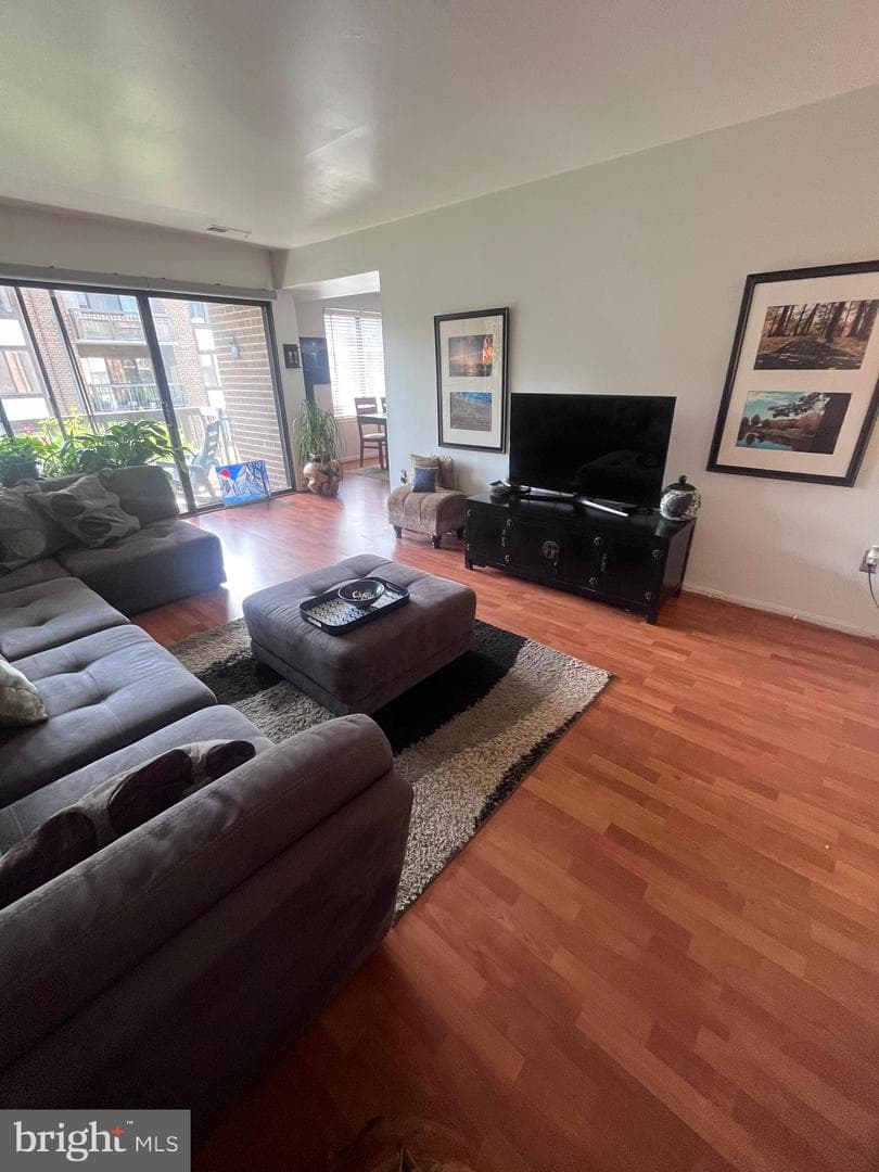 9706 Kingsbridge Drive #102 photo 10