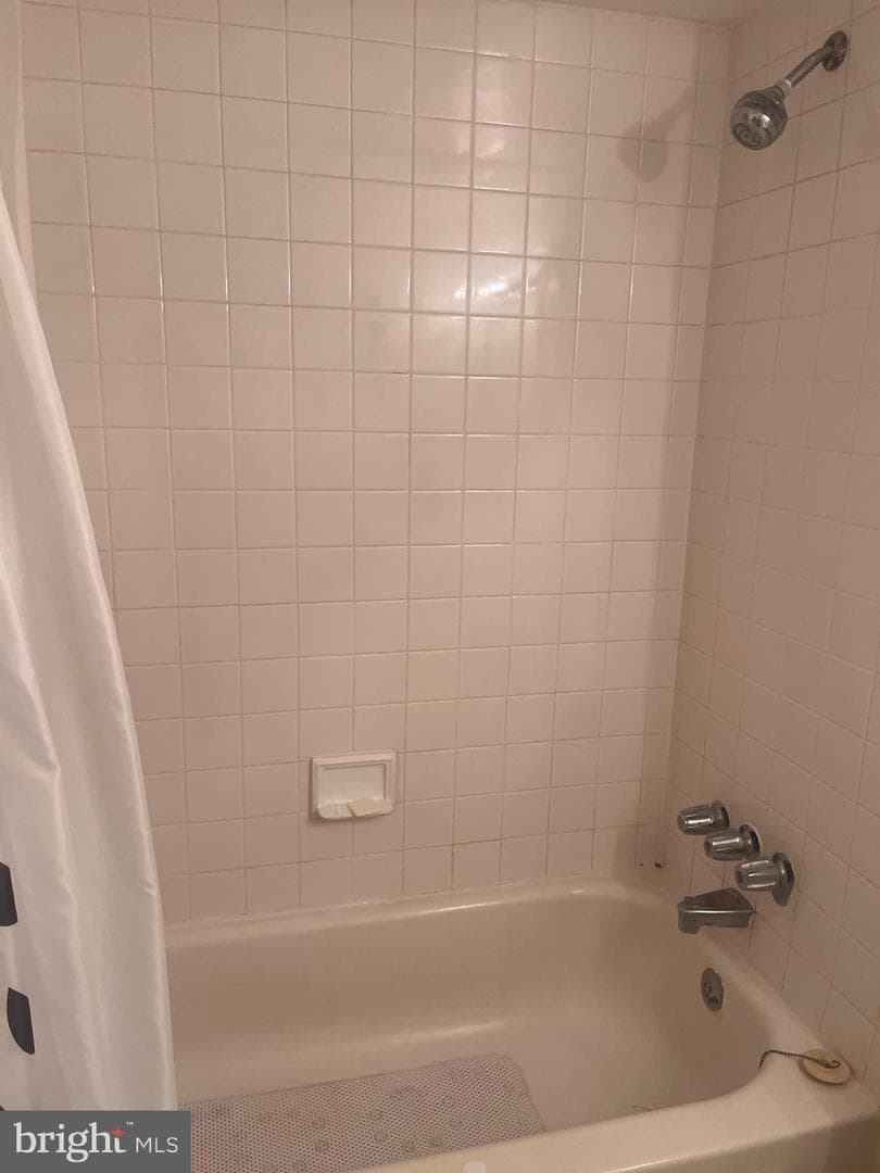 9706 Kingsbridge Drive #102 photo 29