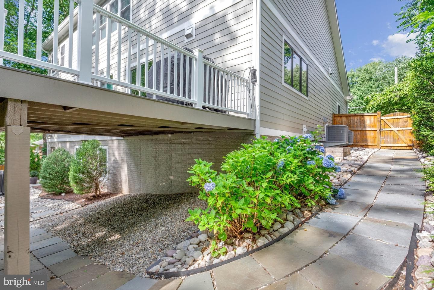 1712 East Avenue photo 105