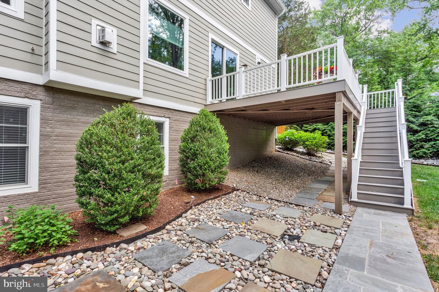 1712 East Avenue photo 94