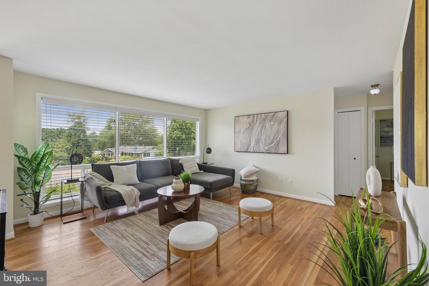 4957 Regina Drive photo 5