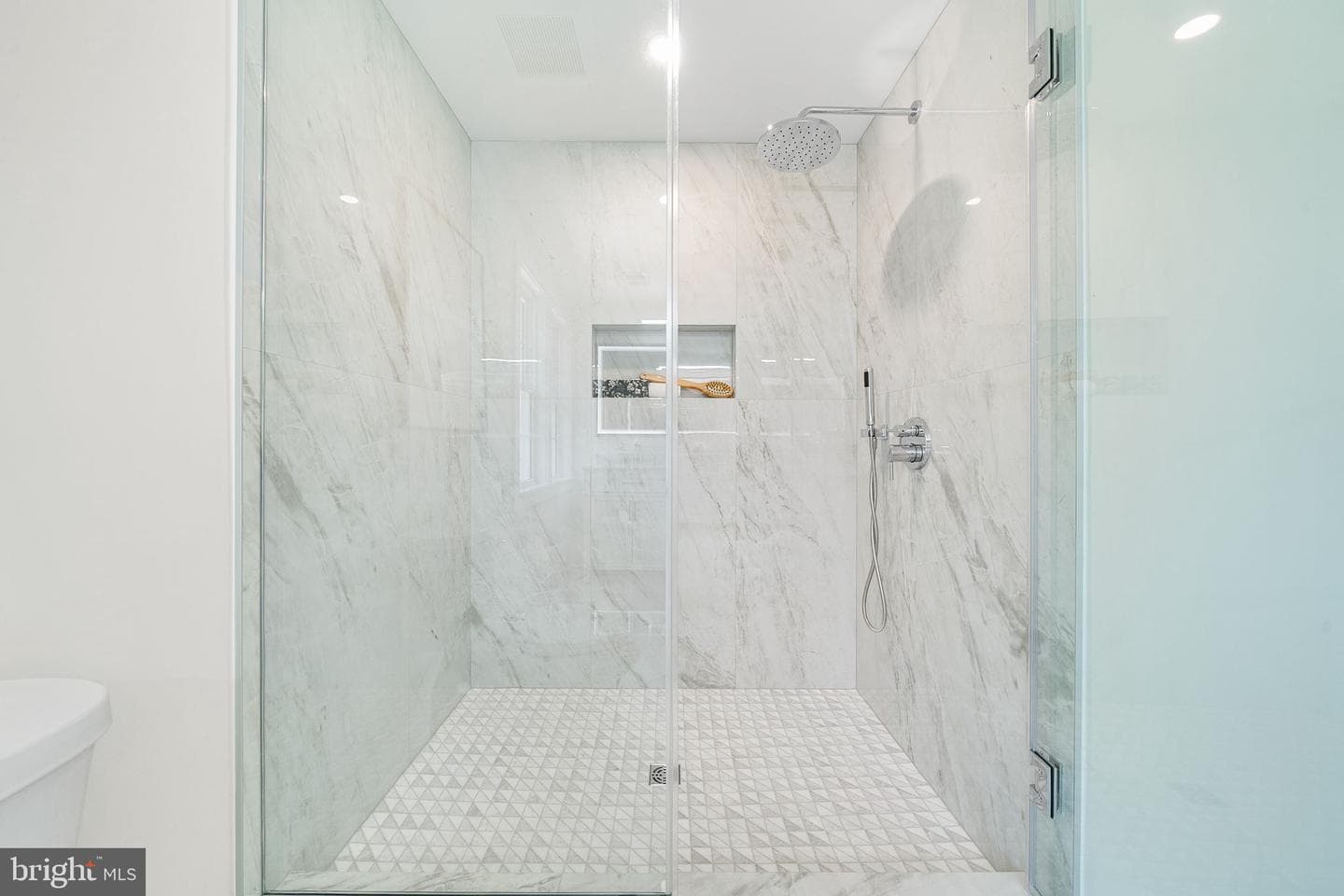 2851 Edgelea Road photo 32