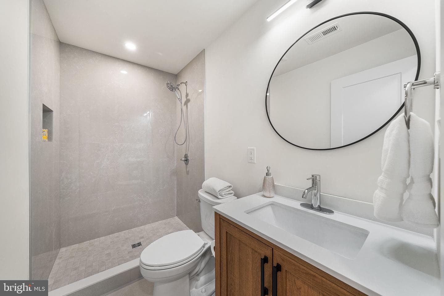 2851 Edgelea Road photo 51
