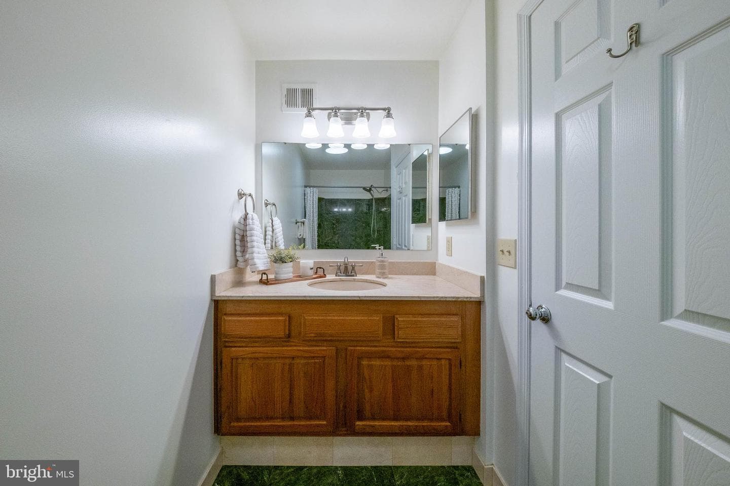 8174 Cliffview Avenue photo 27