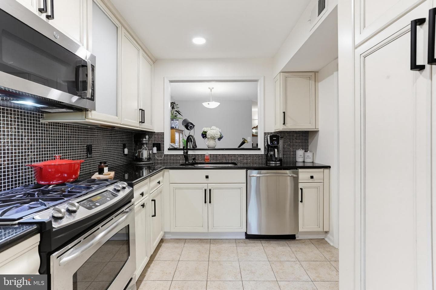 2205 Hunters Run Drive photo 12