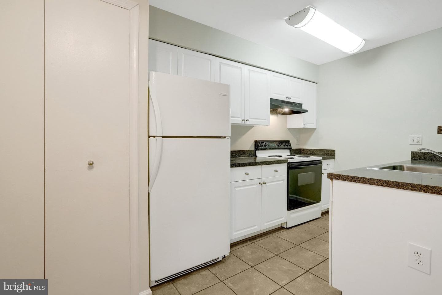 8639 Beekman Place photo 4