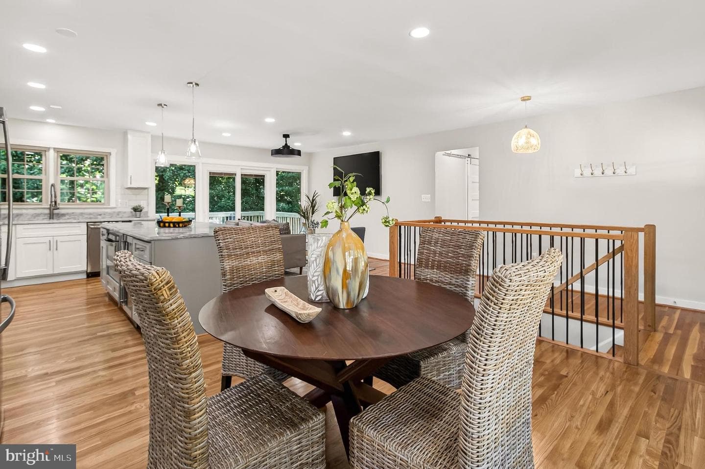 3719 Ivydale Drive photo 3