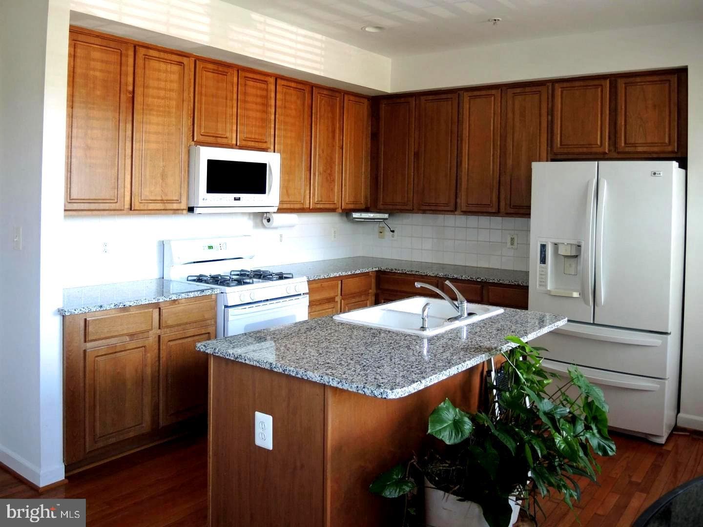 6409 Nice Place photo 3