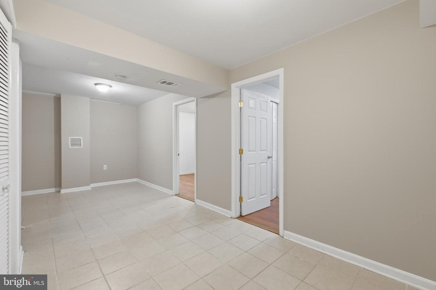 2240 Sanibel Drive photo 23