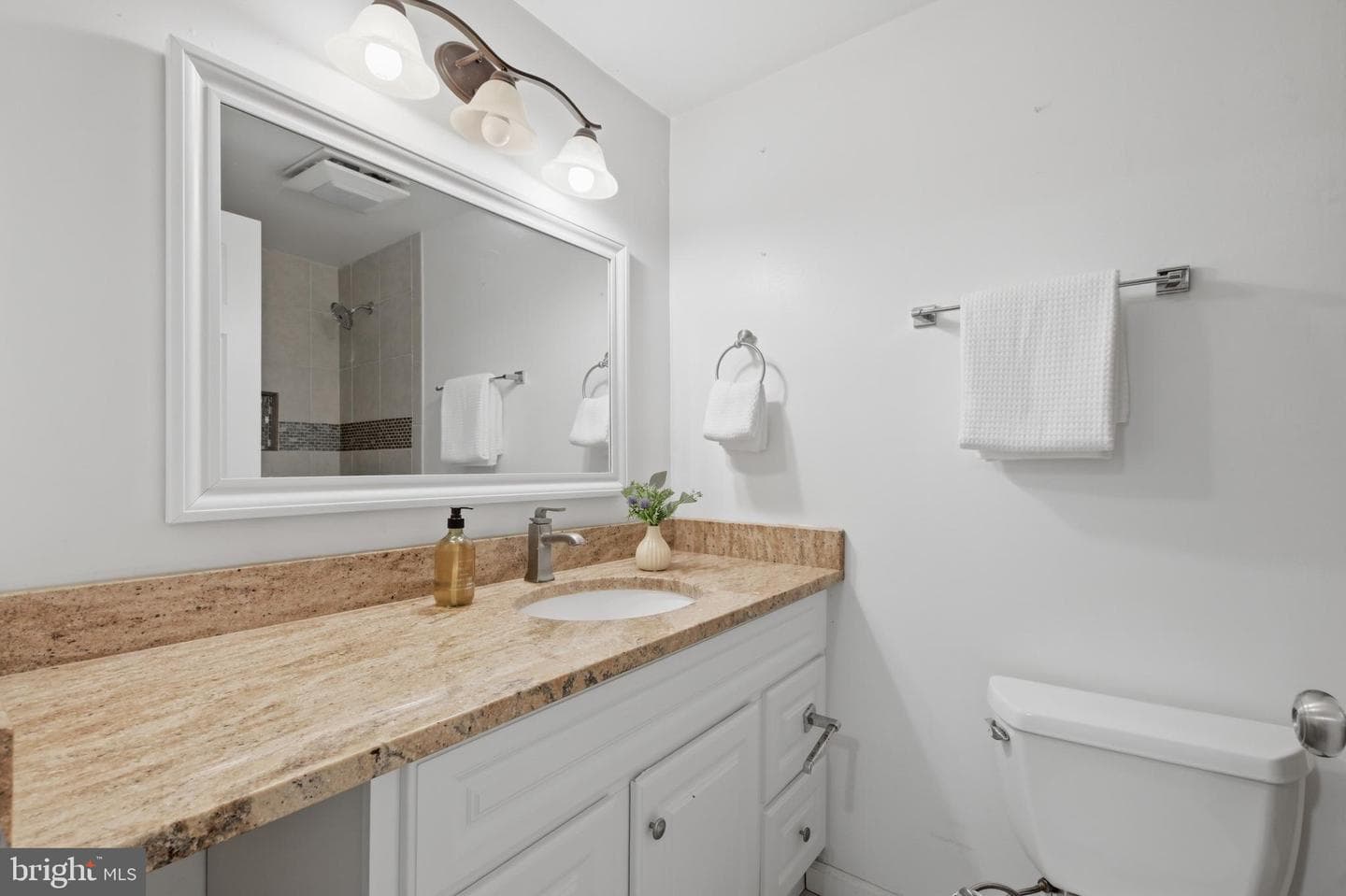 2240 Sanibel Drive photo 28