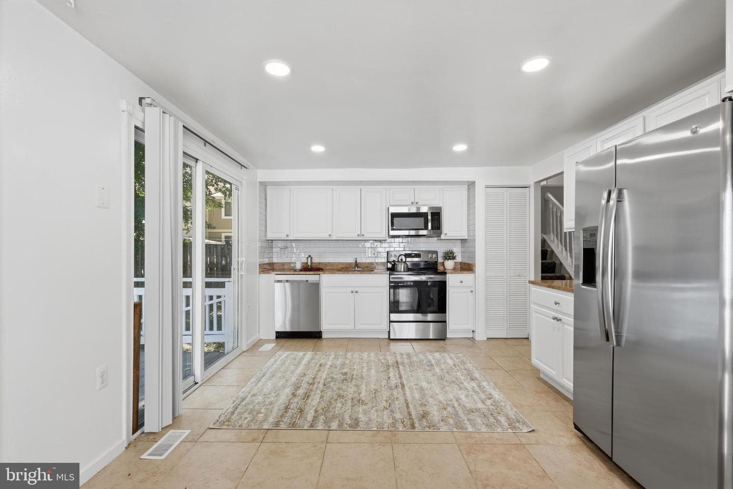 2240 Sanibel Drive photo 9