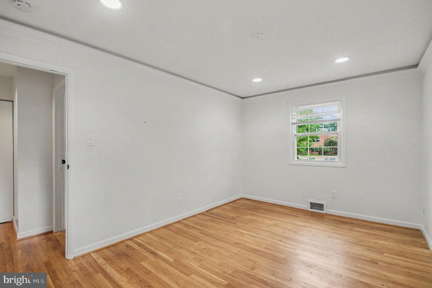6303 Bardu Avenue photo 23