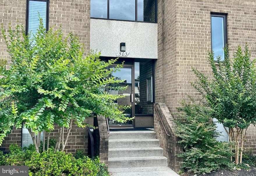 503 Florida Avenue #203, Herndon
