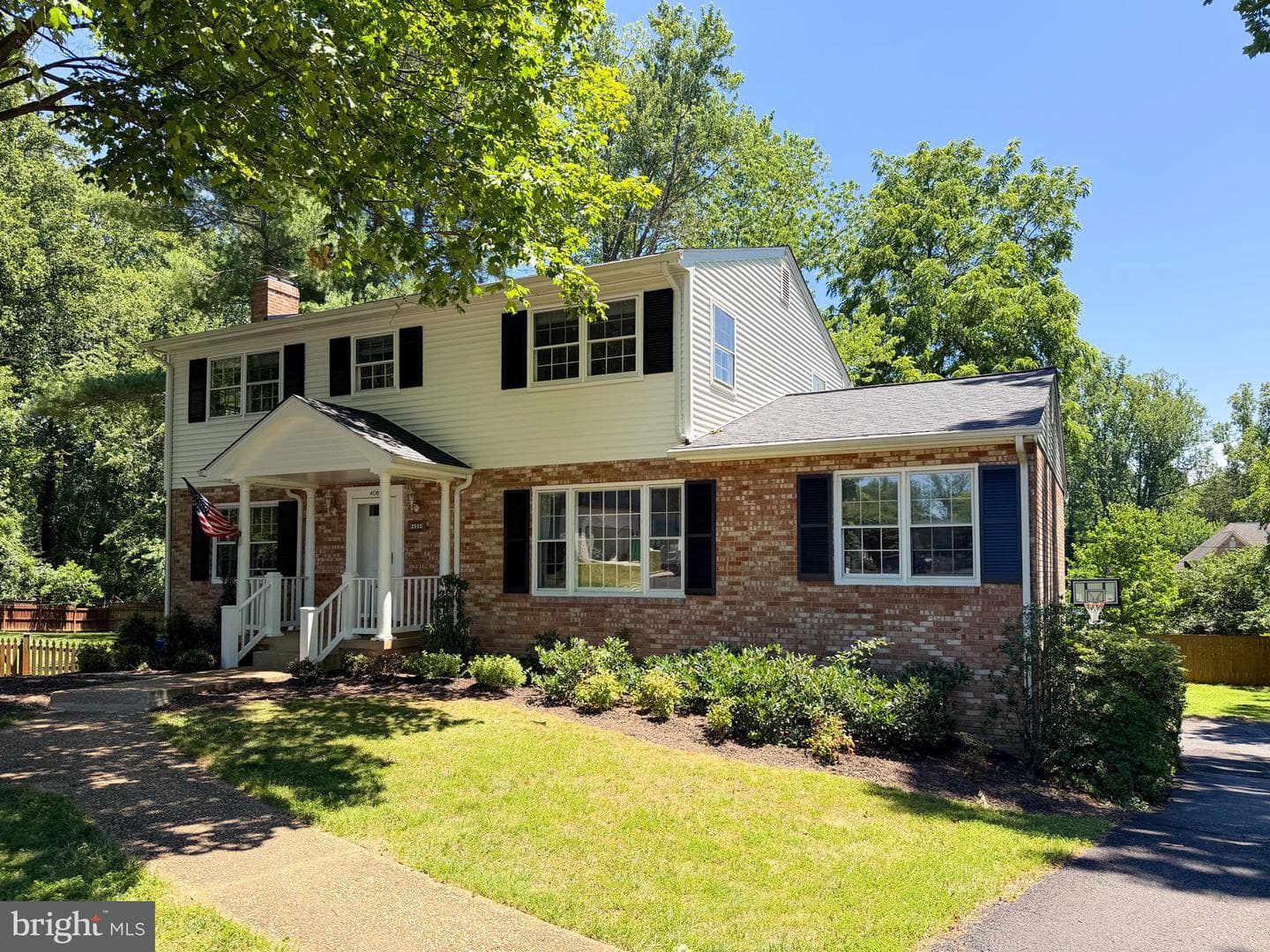 408 Holloway Ct NE, Vienna