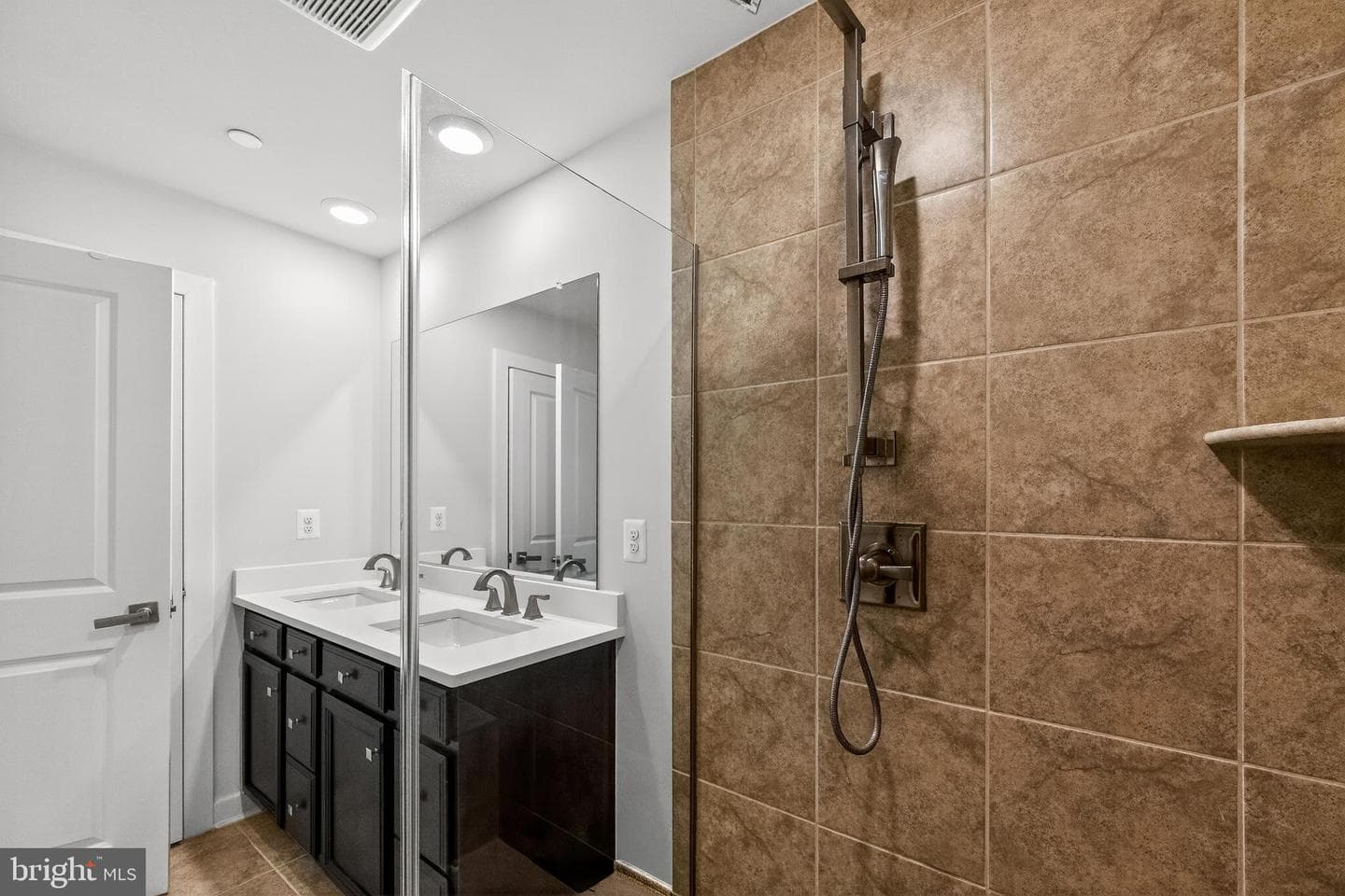 13010 Hattontown Square photo 32