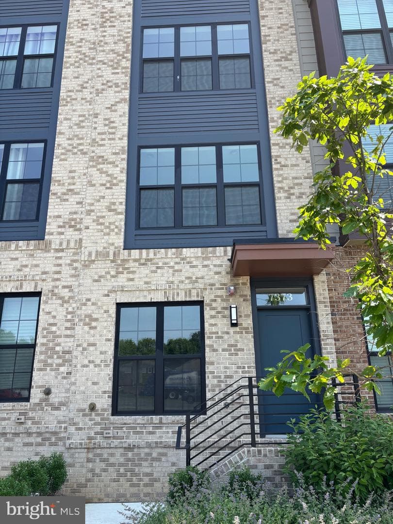 7373 Arlington Boulevard, Falls Church