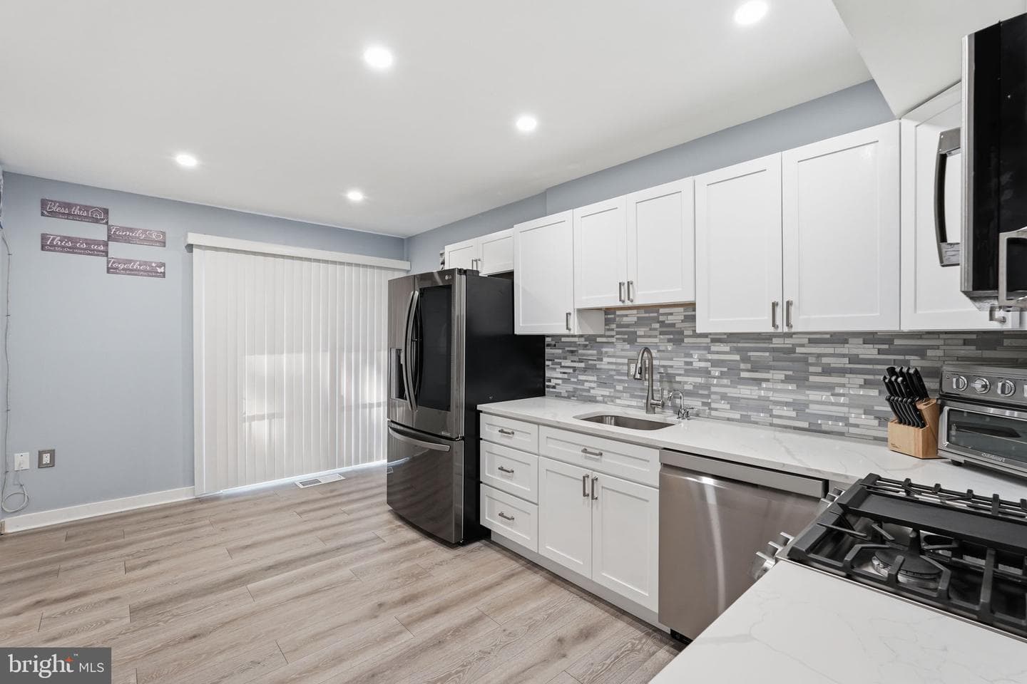 4936 Sauquoit Lane photo 8