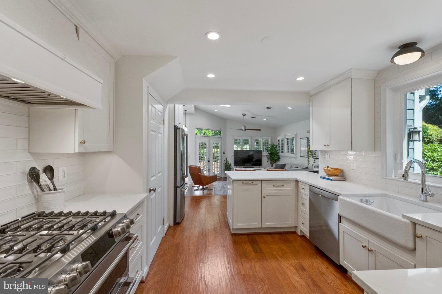 2915 Marshall Street photo 11