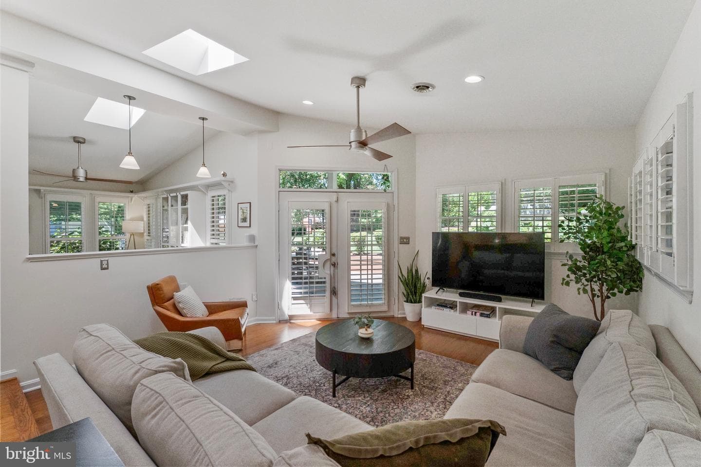 2915 Marshall Street photo 15
