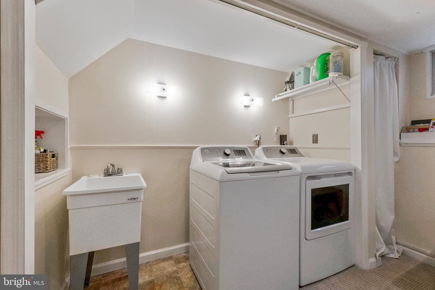 2915 Marshall Street photo 30
