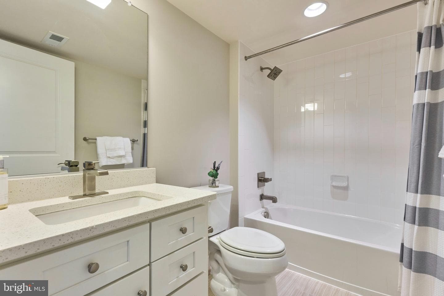 2358 Chadlington Road photo 24