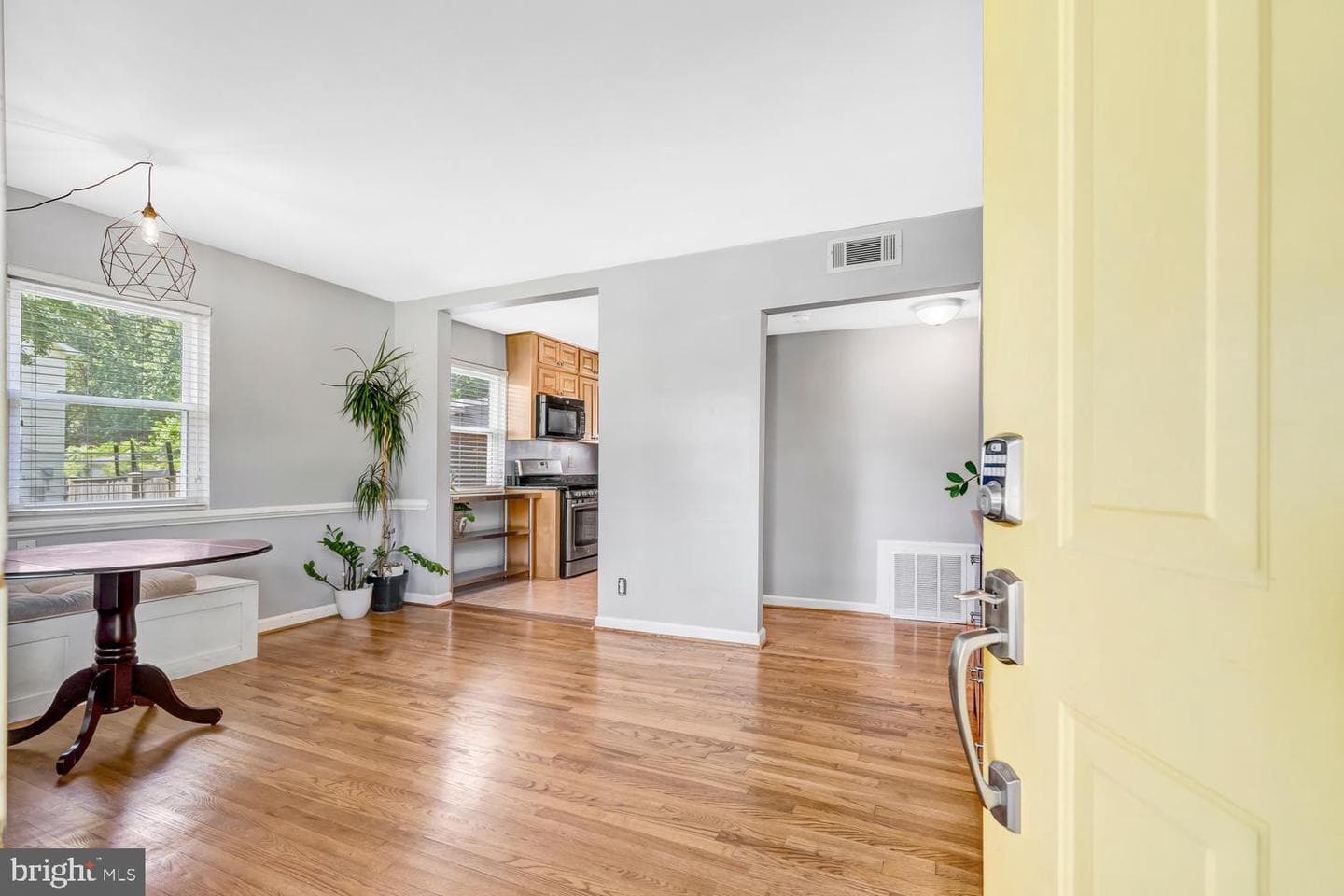 6806 Smithway Drive photo 3
