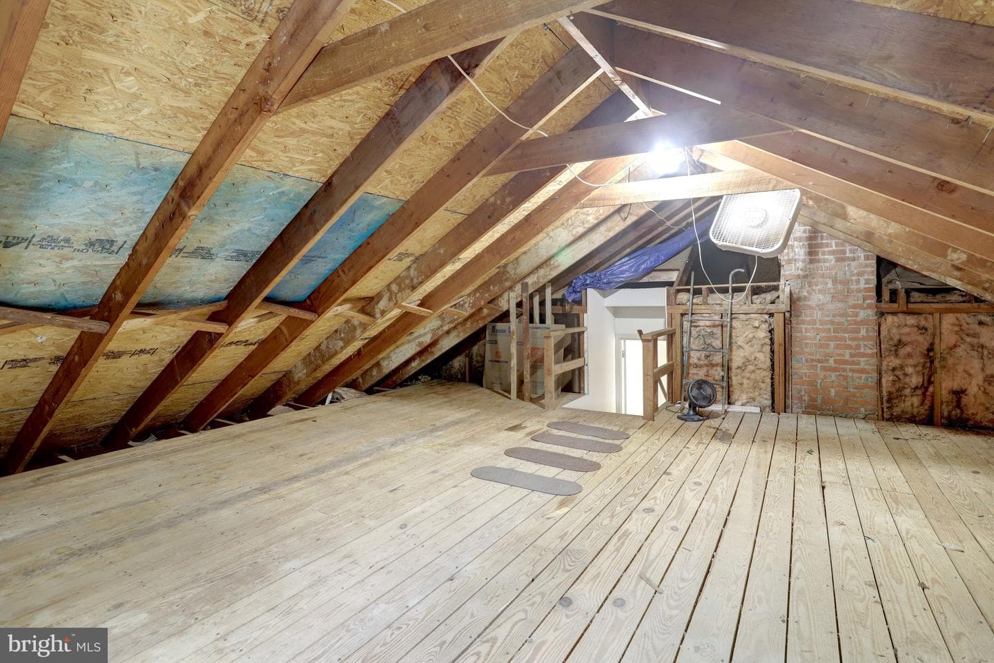 7623 Mendota Place photo 34