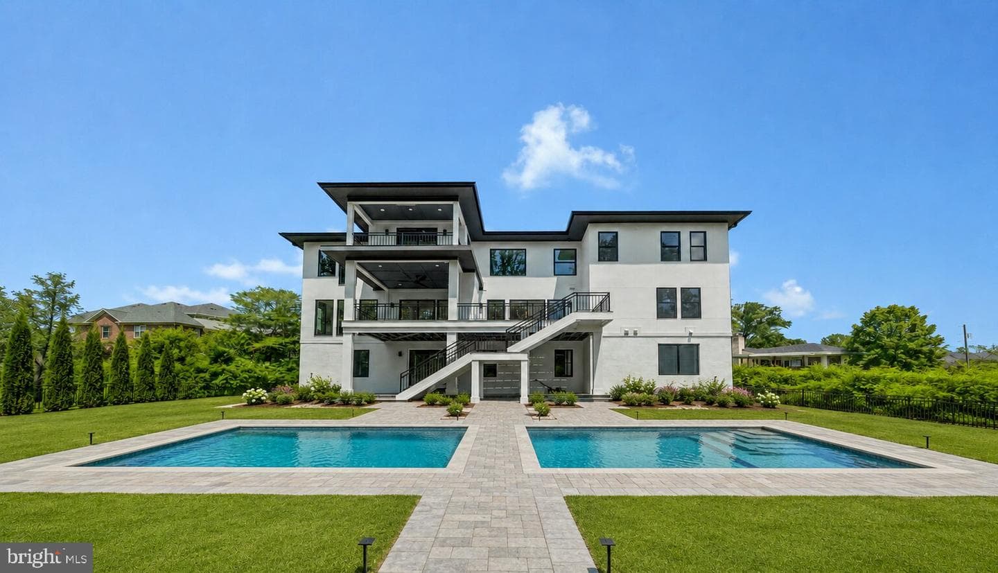 1434 Waggaman Circle, Mclean