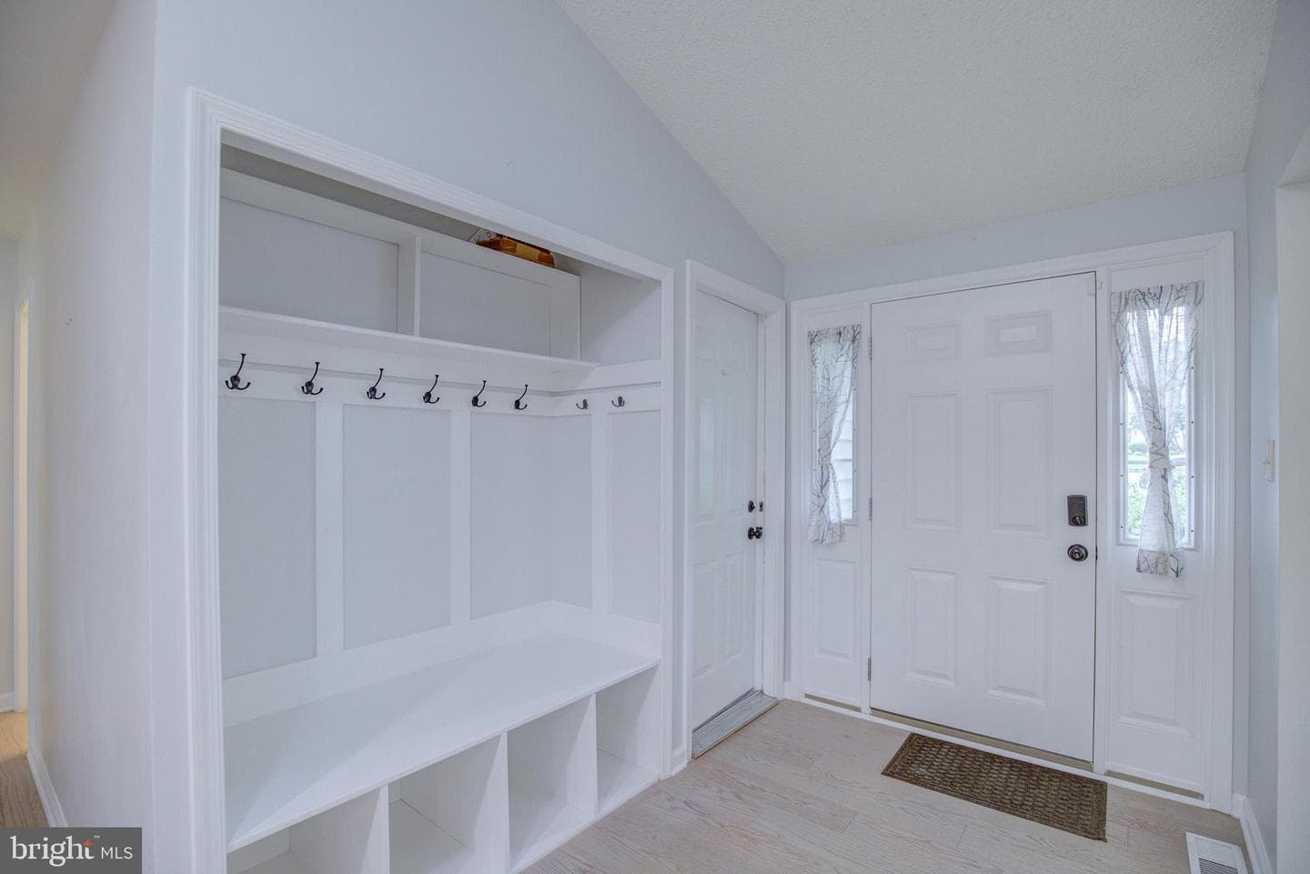 9519 Heathwood Court photo 6