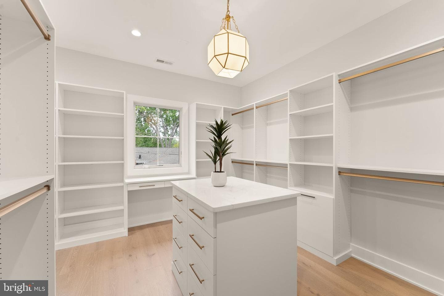 208 Elm Street SW photo 27