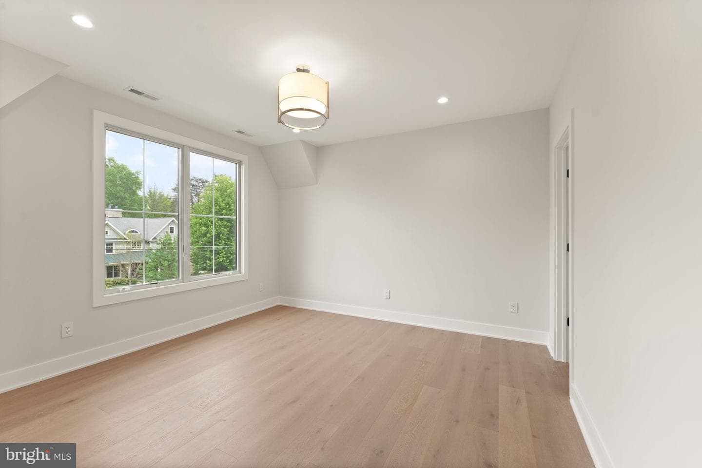 208 Elm Street SW photo 29