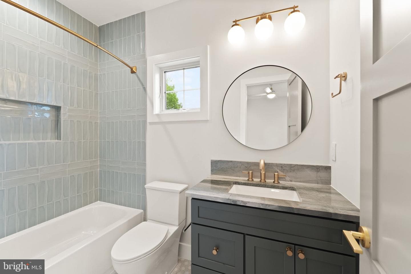 208 Elm Street SW photo 35